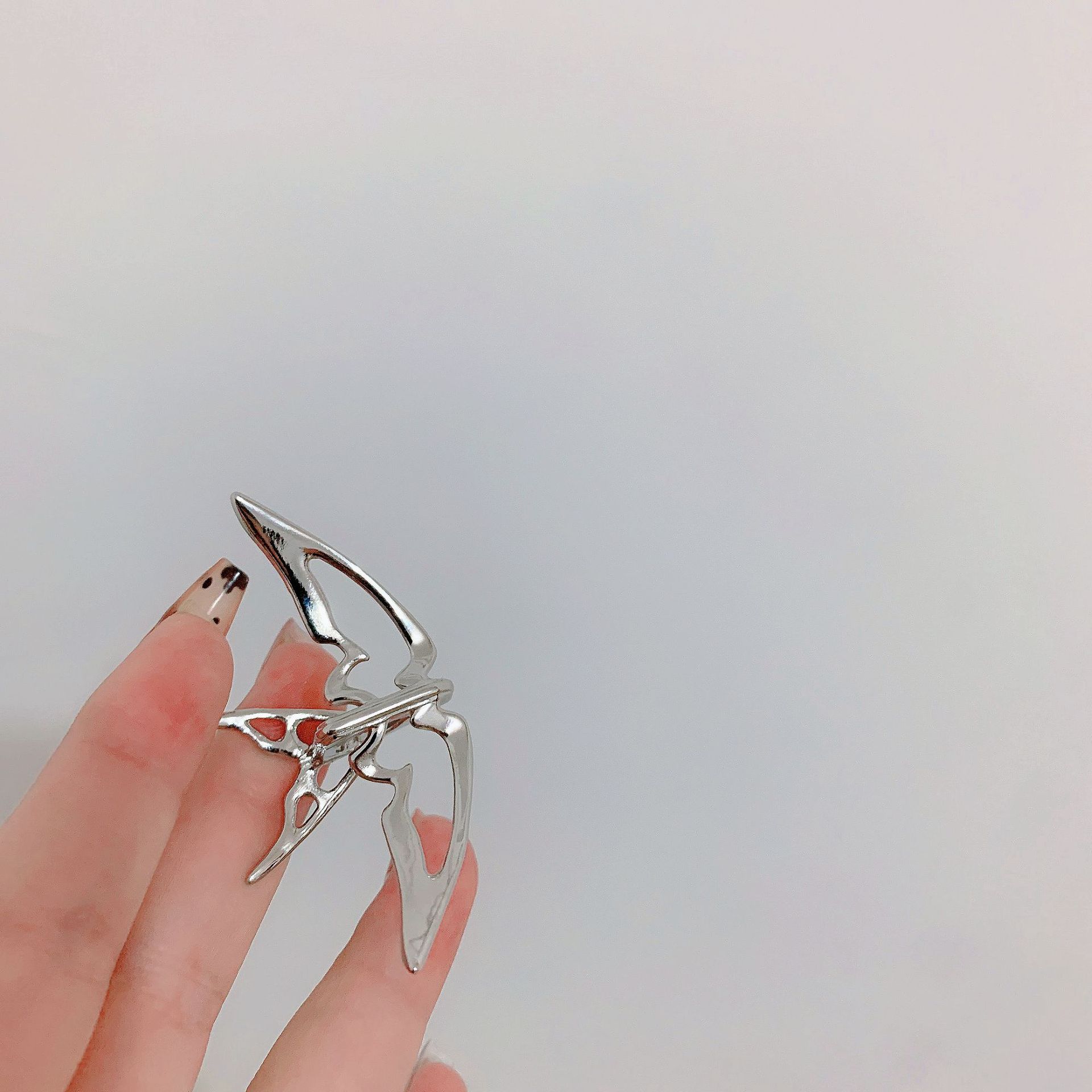 Dovetail Bow Motif / Cool Chic Aesthetic / Non-Pierced Ear Wraps / Coquette Style