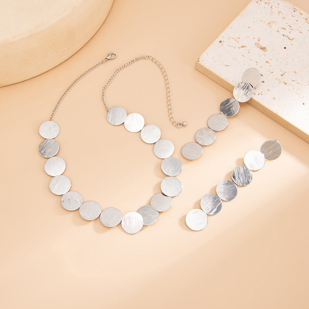 Wearsmartii Round Metal Patchwork Necklace For Commuting