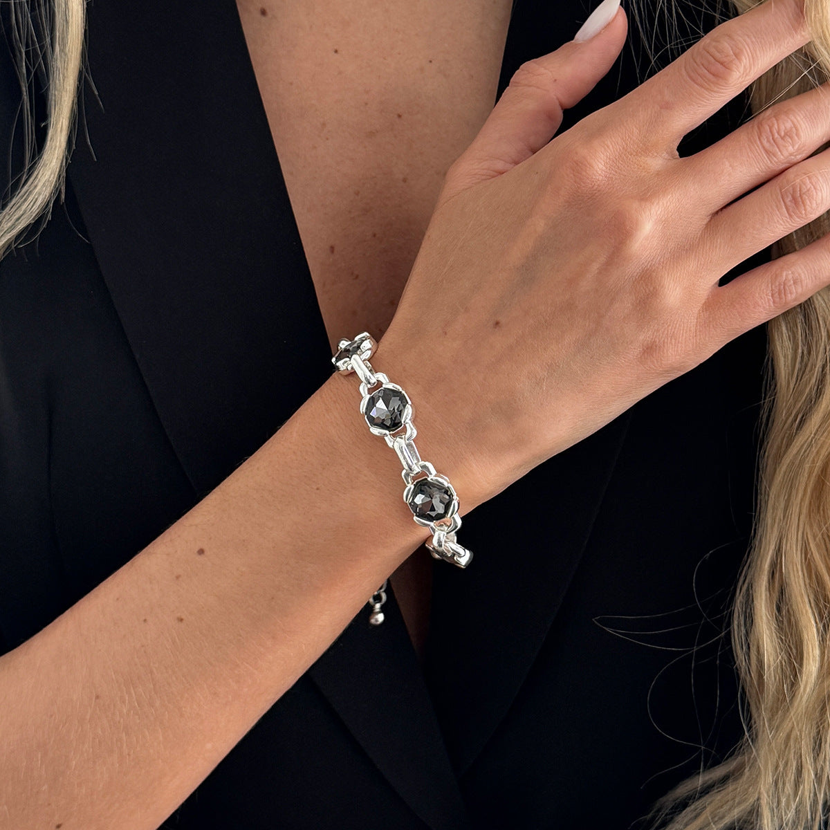 Cool Minimalist Instagram-style Oval Hollowed-out Cubic Zirconia Bracelet